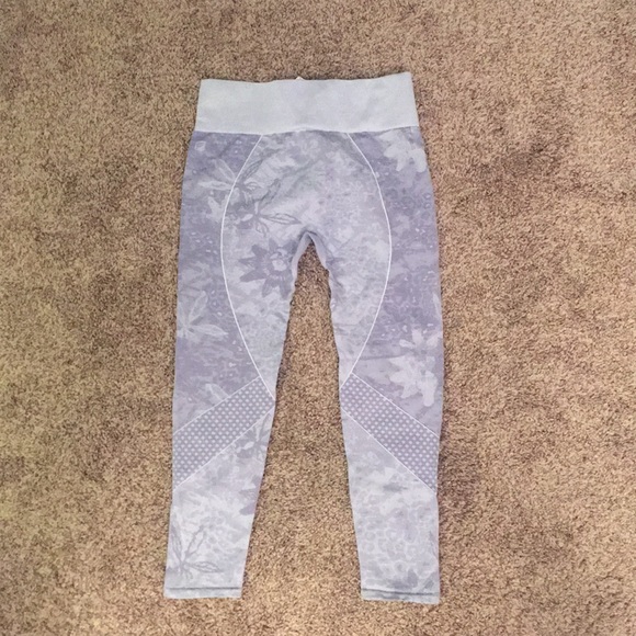 Fabletics Armelle Seamless Capri - Picture 2 of 2